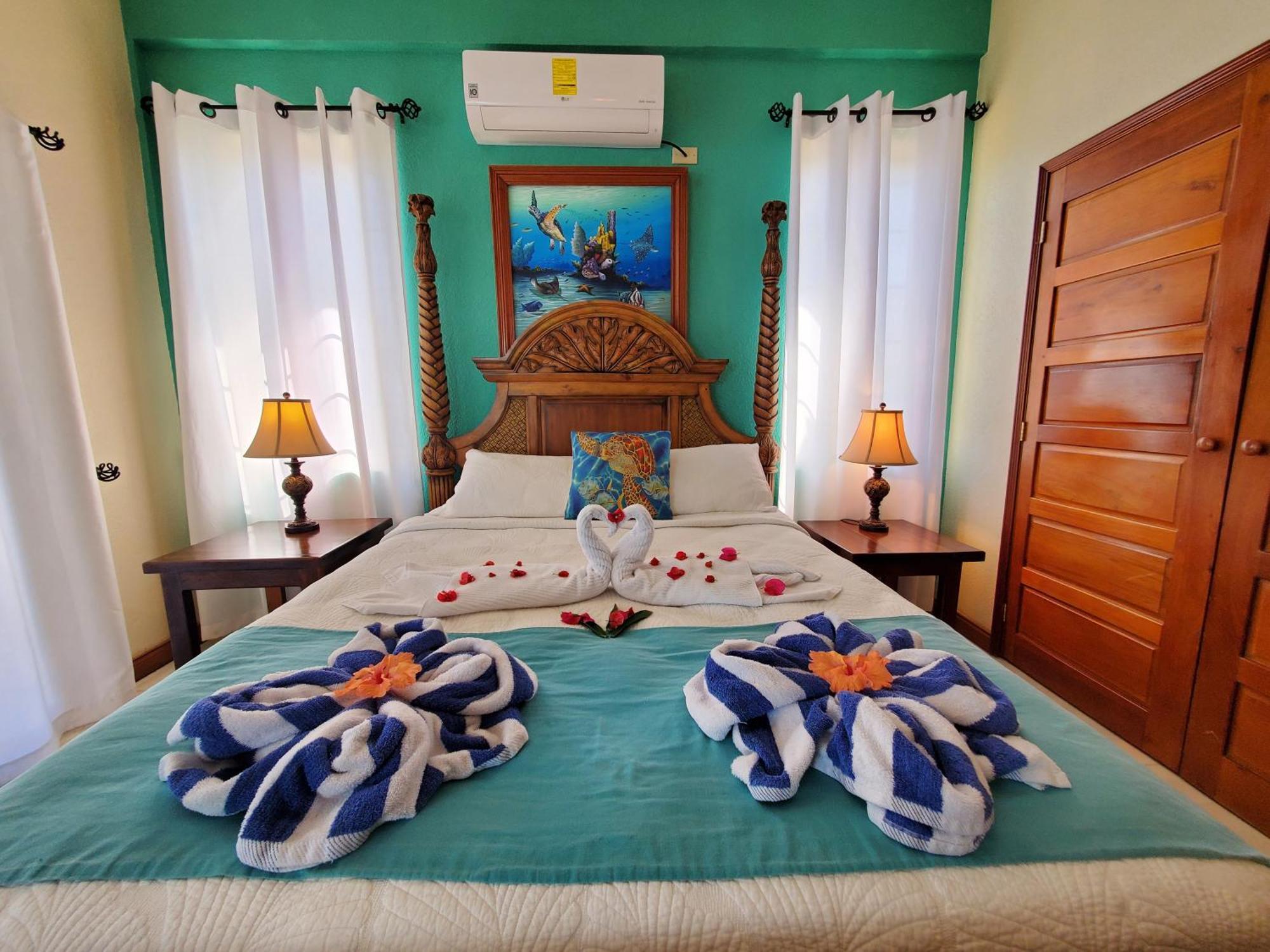 Blue Parrot Beach House And Villas Hopkins Exterior photo